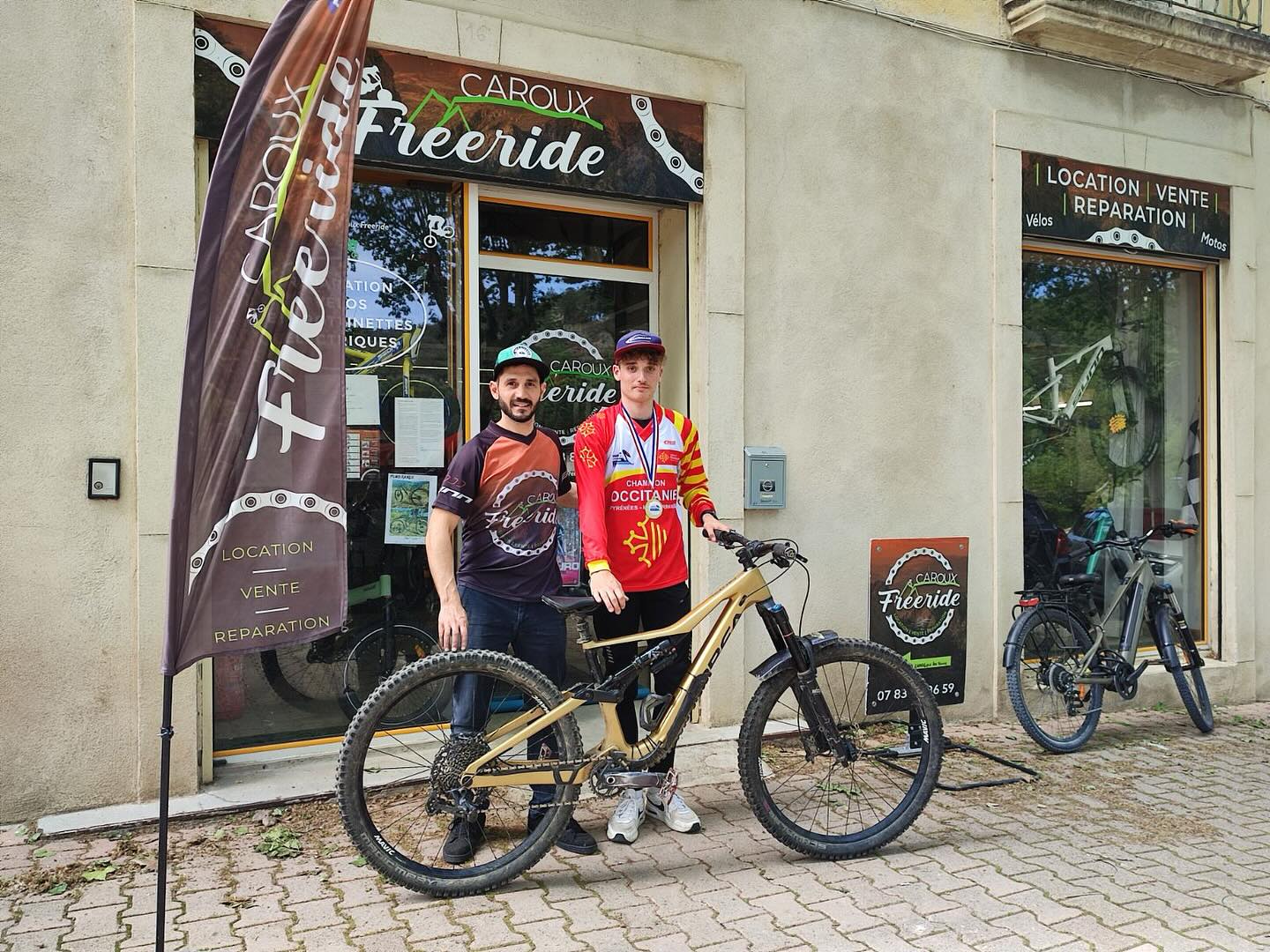 Devanture du magasin Caroux Freeride, spécialiste cycle dans l’Hérault : une expertise unique pour des conseils personnalisés